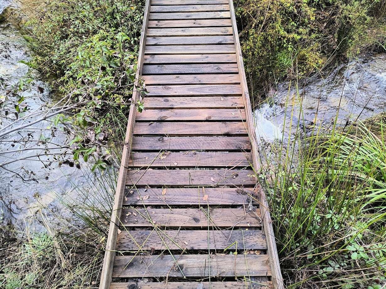 Puente sobre el estero La Mula en el loteo El Roble, Cobquecura